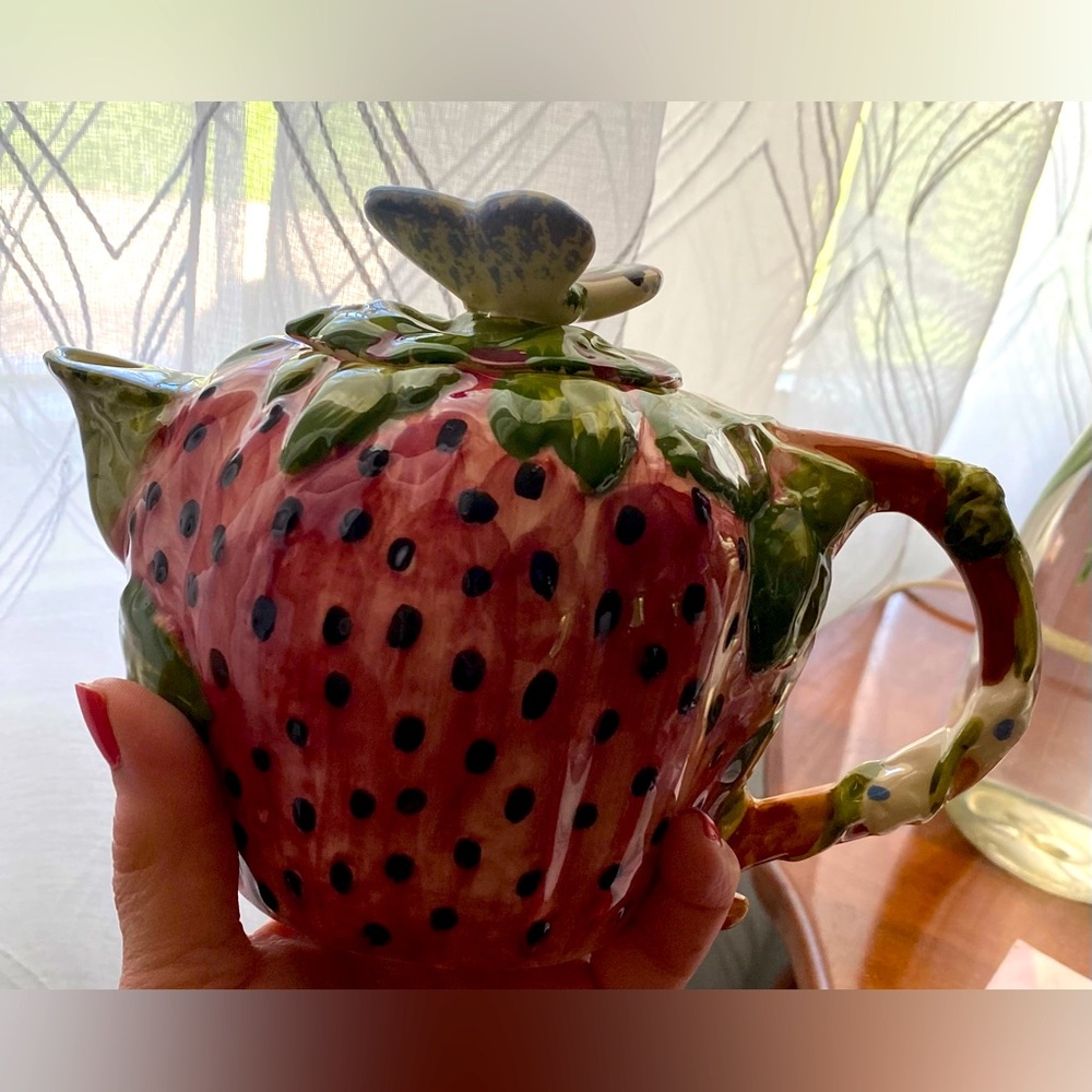 Beautiful handmade, 🍓pottery teapot with a butterfly lid! 💁🏼‍♀️🩷🦋🍓